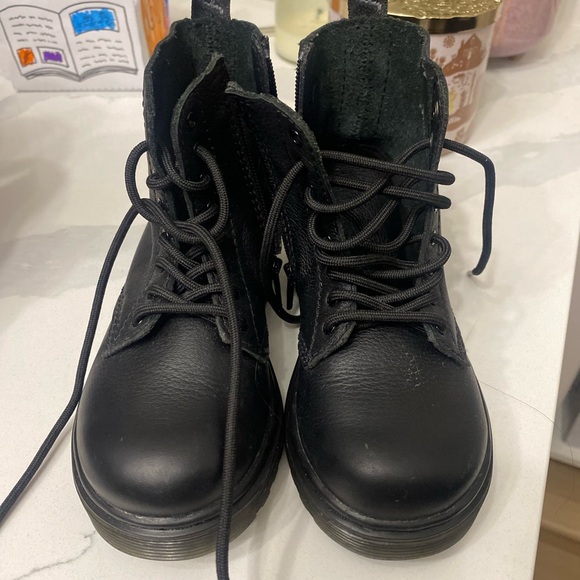 Kids dr martens size 9 - Picture 2 of 5